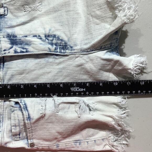Altar’d State Denim Shorts Women’s Size 28 – Cloud Wash, Distressed, Fringe - Picture 7 of 8